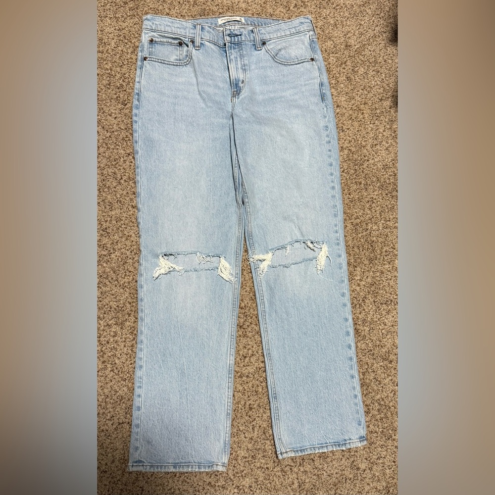 Abercrombie & Fitch Light Blue 90's Straight Leg Mid rise jeans
Never worn